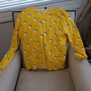 Cute top with lemons !